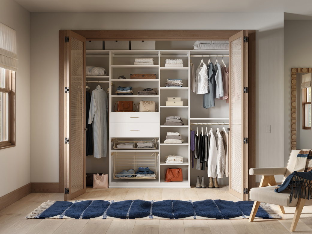 Soluciones de almacenamiento con bancos y asientos de ventana | California  Closets, image size:1041x781